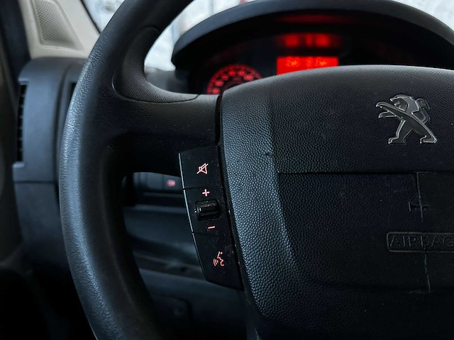 Peugeot boxer 330 2.0 hdi pro 6-persoons bedrijfswagen 110pk 2017, vfz-61-l - afbeelding 9 van  26