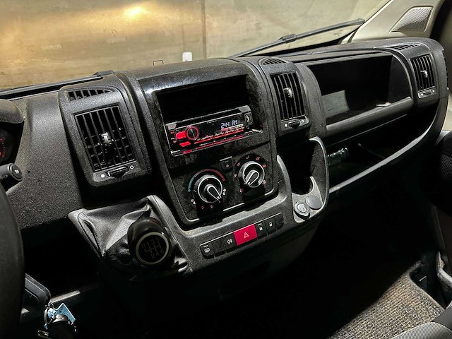 Peugeot boxer 330 2.2 hdi 6-persoons dubbele cabine 110pk 2013 (origineel-nl), vd-010-r - afbeelding 14 van  21
