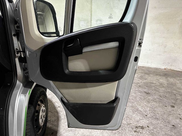Peugeot boxer 330 2.2 hdi 6-persoons dubbele cabine 110pk 2013 (origineel-nl), vd-010-r - afbeelding 19 van  21