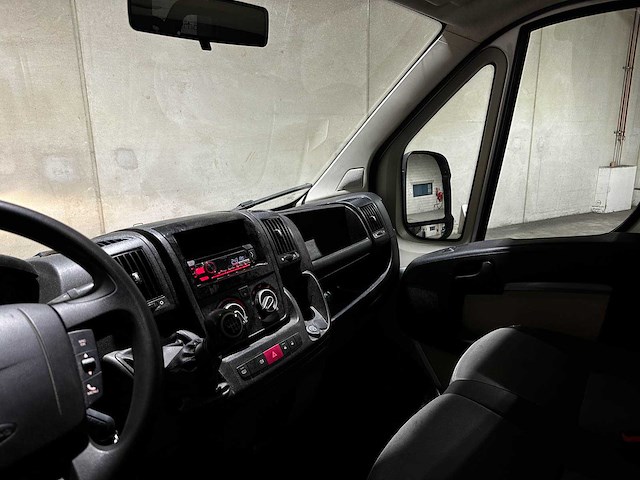 Peugeot boxer 330 2.2 hdi 6-persoons dubbele cabine 110pk 2013 (origineel-nl), vd-010-r - afbeelding 4 van  30
