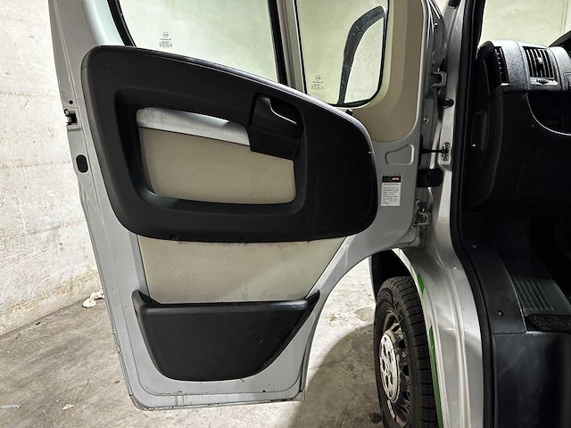 Peugeot boxer 330 2.2 hdi 6-persoons dubbele cabine 110pk 2013 (origineel-nl), vd-010-r - afbeelding 14 van  30