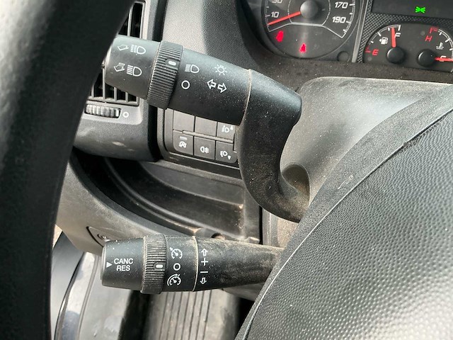 Peugeot boxer 335 2.0 hdil3h2predc bedrijfswagen - afbeelding 18 van  33