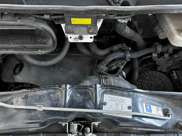 Peugeot boxer 335 2.2 hdi l3h2 xr 150pk 2016 7-persoons bedrijfswagen, v-584-gt - afbeelding 26 van  34