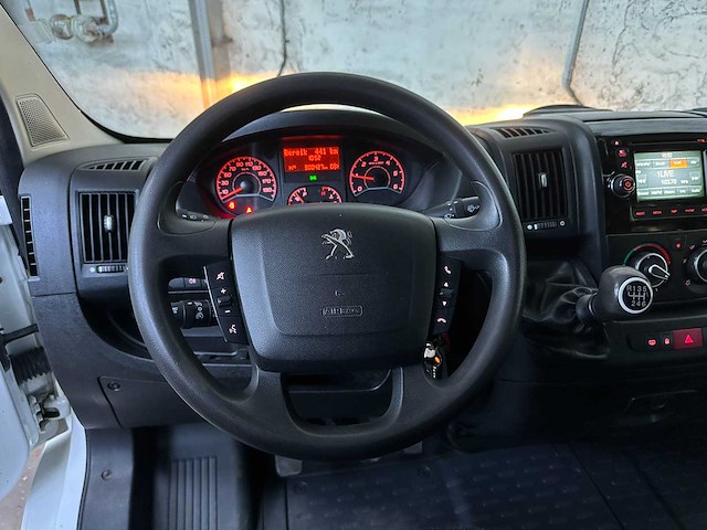 Peugeot boxer 335 2.2 hdi l3h2 xr dc 6-persoons 150pk 2016 bedrijfswagen, v-165-gx - afbeelding 18 van  32