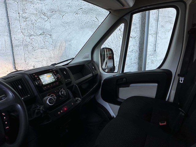 Peugeot boxer 335 2.2 hdi l3h2 xr dc 6-persoons 150pk 2016 bedrijfswagen, v-165-gx - afbeelding 3 van  32