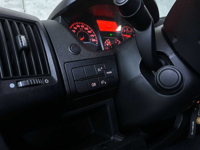 Peugeot boxer 335 2.2 hdi l3h2 xr dc 6-persoons 150pk 2016 bedrijfswagen, v-165-gx - afbeelding 19 van  32