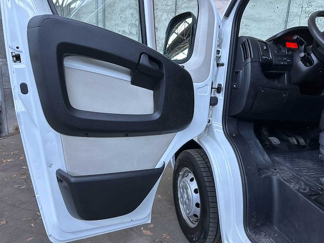 Peugeot boxer 335 2.2 hdi l3h2 xr dc 6-persoons 150pk 2016 bedrijfswagen, v-165-gx - afbeelding 8 van  32