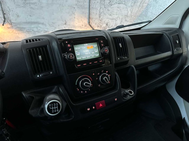 Peugeot boxer 335 2.2 hdi l3h2 xr dc 6-persoons 150pk 2016 bedrijfswagen, v-165-gx - afbeelding 13 van  32
