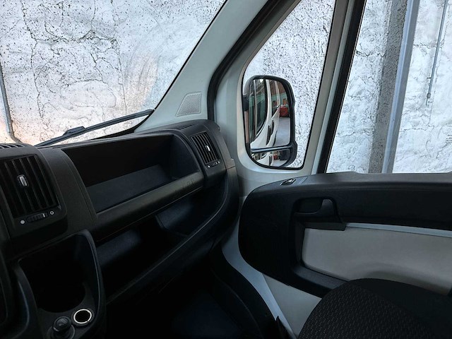 Peugeot boxer 335 2.2 hdi l3h2 xr dc 6-persoons 150pk 2016 bedrijfswagen, v-165-gx - afbeelding 15 van  32