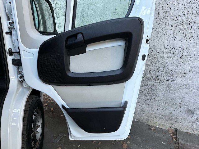 Peugeot boxer 335 2.2 hdi l3h2 xr dc 6-persoons 150pk 2016 bedrijfswagen, v-165-gx - afbeelding 22 van  32