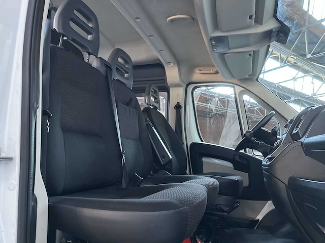 Peugeot boxer 335 2.2 hdi l3h2 xr dc 6-persoons 150pk 2016 bedrijfswagen, v-165-gx - afbeelding 24 van  32