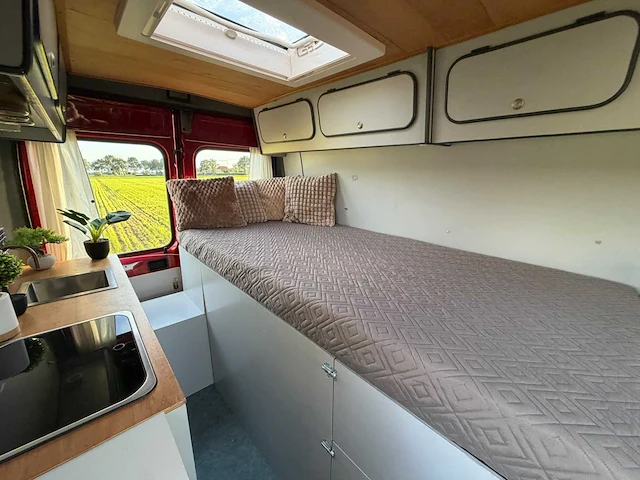 Peugeot boxer kampeerwagen 320mh 2.5d camper 11-sbk-4 - afbeelding 13 van  28