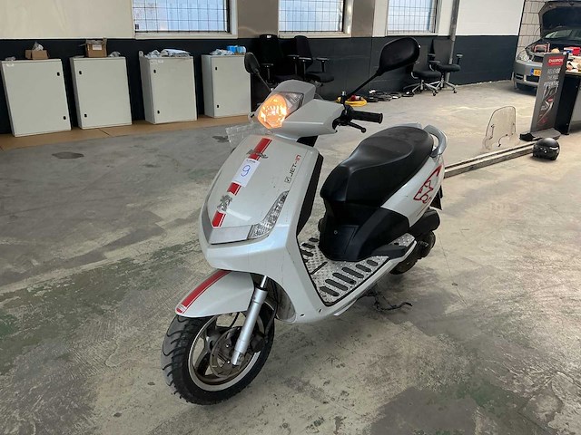 Peugeot bromscooter viva city basic scooter - afbeelding 1 van  9