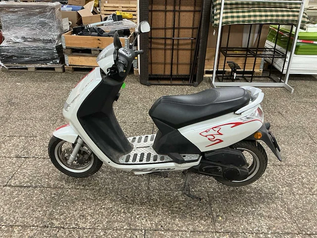 Peugeot bromscooter viva city basic scooter - afbeelding 9 van  11