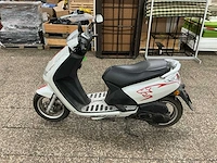 Peugeot bromscooter viva city basic scooter - afbeelding 9 van  11