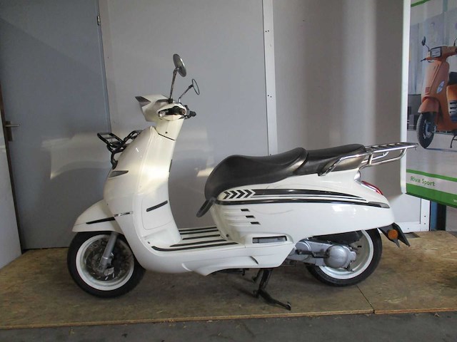 Peugeot django - bromscooter - scooter - afbeelding 1 van  9