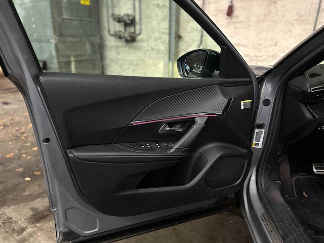 Peugeot e-2008 ev gt 50 kwh 136pk 2020, k-173-hp - afbeelding 17 van  32