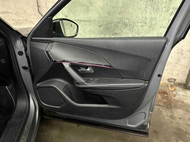 Peugeot e-2008 ev gt 50 kwh 136pk 2020, k-173-hp - afbeelding 21 van  32