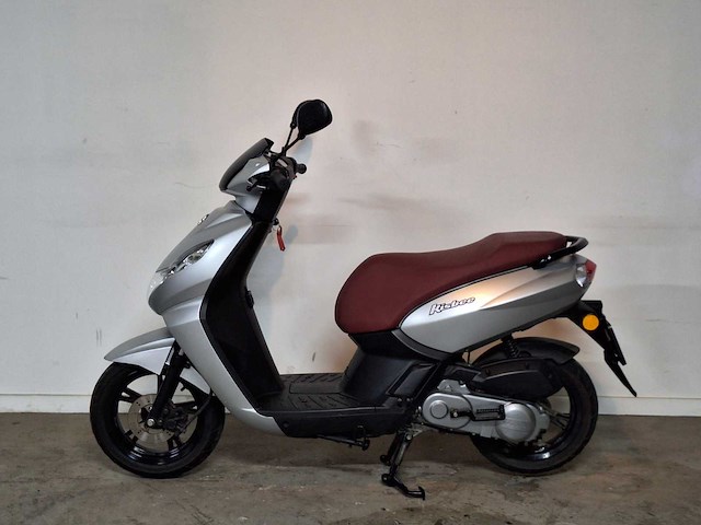 Peugeot kisbee 25 km snorscooter 4takt - afbeelding 1 van  7