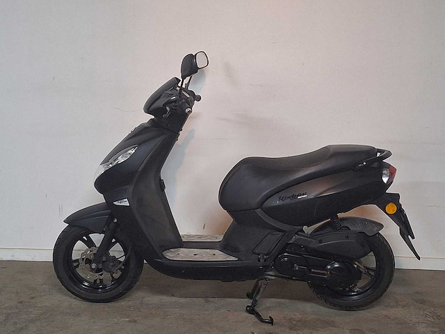Peugeot kisbee 25 km snorscooter 4takt - afbeelding 1 van  7