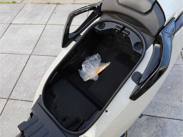 Peugeot metropolis rs automaat 2018, z-965-js - afbeelding 4 van  14