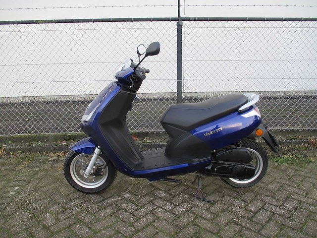 Peugeot new city - snorscooter - 2 takt! - scooter - afbeelding 1 van  11