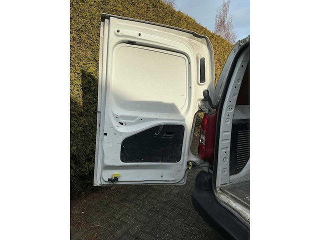 Peugeot partner 1-vjh-77 - afbeelding 13 van  28