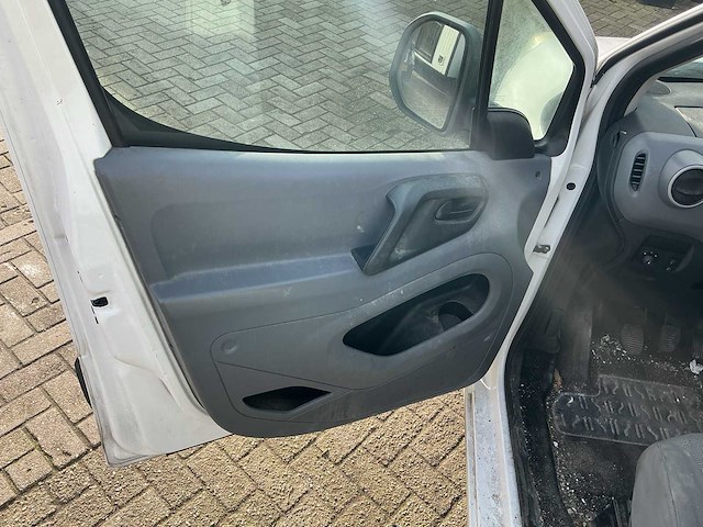 Peugeot partner 1-vjh-77 - afbeelding 17 van  28