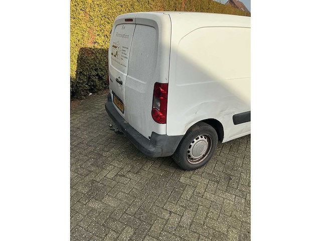 Peugeot partner 1-vjh-77 - afbeelding 23 van  28