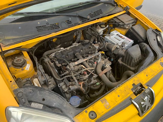 Peugeot partner 190c 2.0 hdi bedrijfswagen - afbeelding 29 van  36