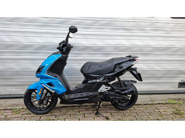 Peugeot speedfight 25 km snorscooter 4takt - afbeelding 1 van  7