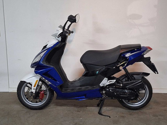 Peugeot speedfight 3 25km snorscooter 4-takt - afbeelding 1 van  7
