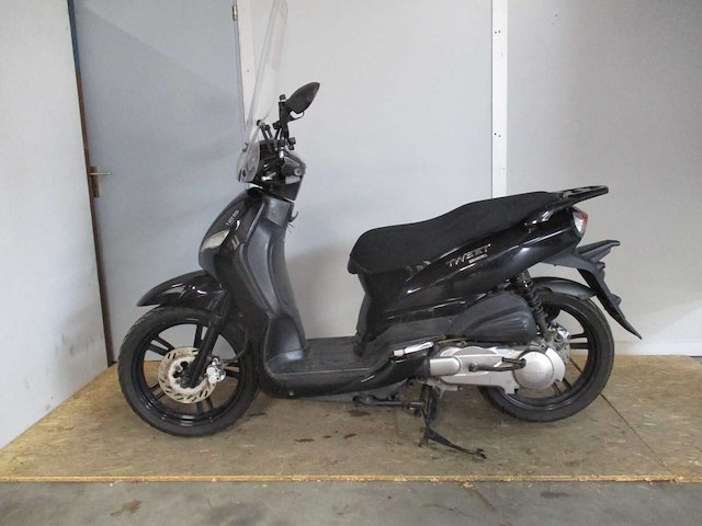 Peugeot tweet 125 - motorscooter - 4 t - motorcycle - afbeelding 1 van  11