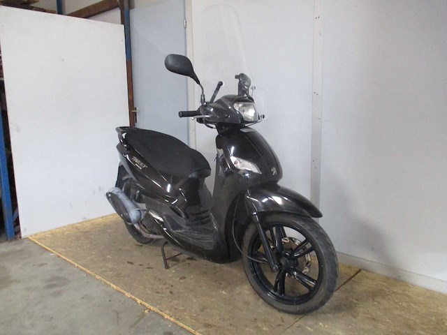 Peugeot tweet 125 - motorscooter - 4 t - motorcycle - afbeelding 7 van  11