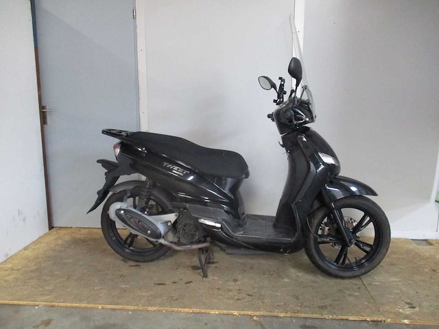 Peugeot tweet 125 - motorscooter - 4 t - motorcycle - afbeelding 8 van  11