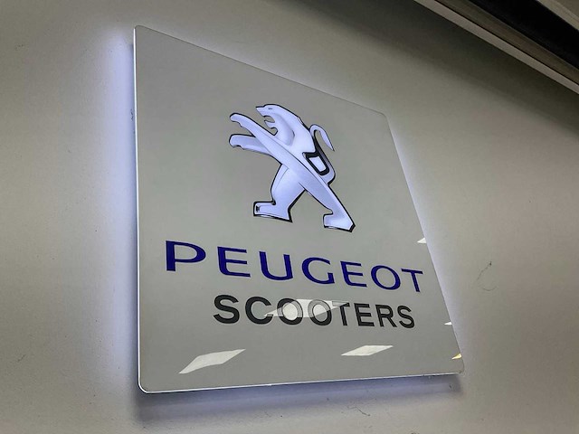 Peugeot verlicht “logo“ wandbord - afbeelding 3 van  4