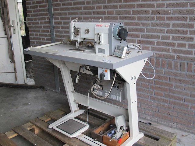 Pfaff - 1245 - industriële naaimachine - afbeelding 10 van  17