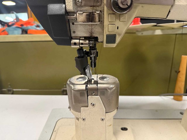Pfaff - 2013 - 574 - dubbel zuilnaaimachine - afbeelding 3 van  6
