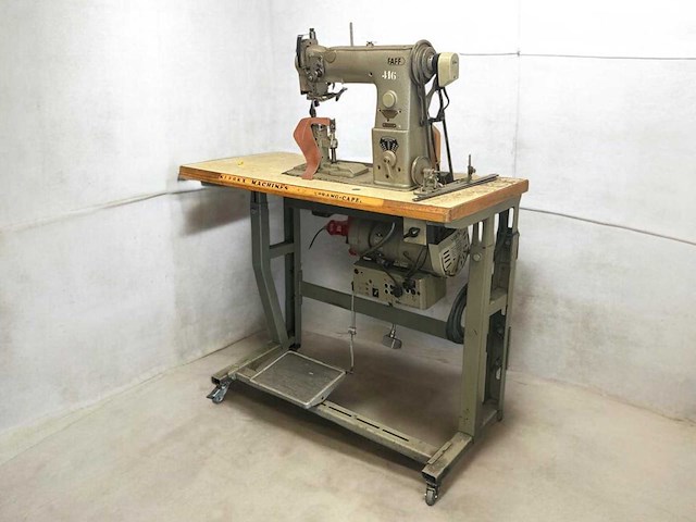 Pfaff - 416 - industriële naaimachine op werktafel - afbeelding 1 van  2