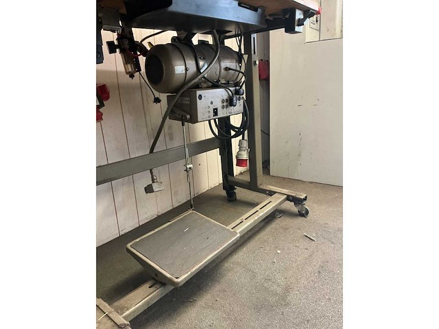 Pfaff - 416 - industriële naaimachine op werktafel - afbeelding 11 van  11