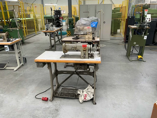 Pfaff 130 sierstikmachine - afbeelding 1 van  4