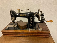 Pfaff 30 nostalgische handnaaimachine - afbeelding 2 van  5