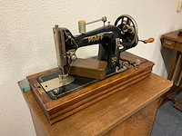Pfaff 30 nostalgische handnaaimachine - afbeelding 3 van  5