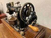Pfaff 30 nostalgische handnaaimachine - afbeelding 4 van  5