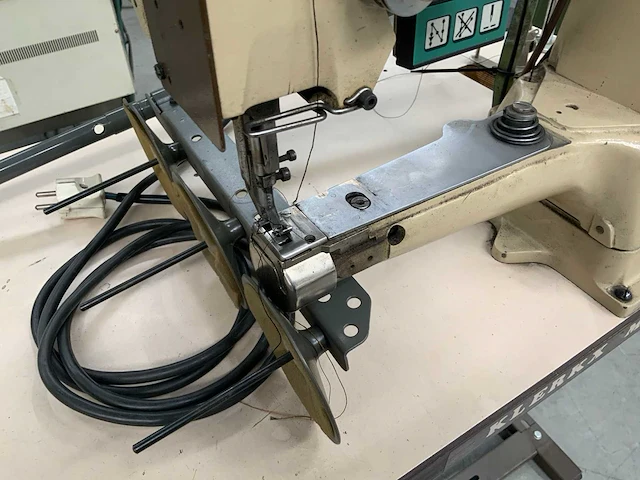 Pfaff 335-h3 stikmachine (vrije arm / cilinderarm) - afbeelding 6 van  7