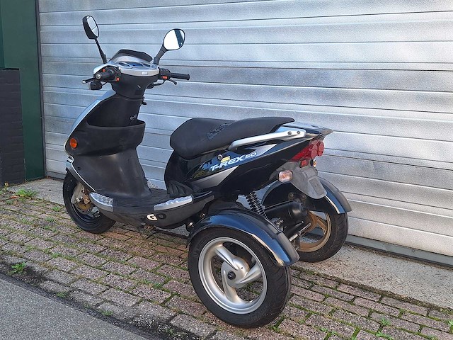 Pgo t-rex 3 wieler 3 wielscooter invalidevoertuig - afbeelding 3 van  6
