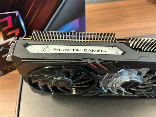 Phantom gaming intel arc a770 grafisch kaart - afbeelding 4 van  5