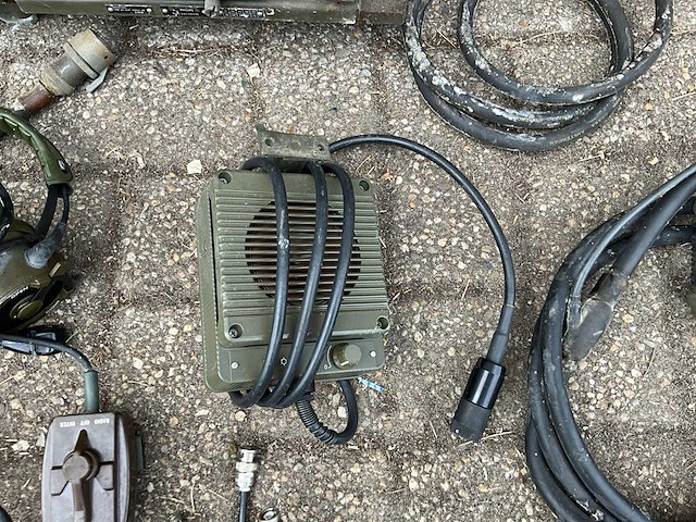 Philips - militaire communicatieapparatuur v.v. radiounits/transceivers. headsets, antenneunit, connectoren en toebehoren - afbeelding 2 van  14