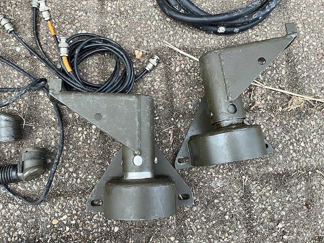 Philips - militaire communicatieapparatuur v.v. radiounits/transceivers. headsets, antenneunit, connectoren en toebehoren - afbeelding 3 van  14