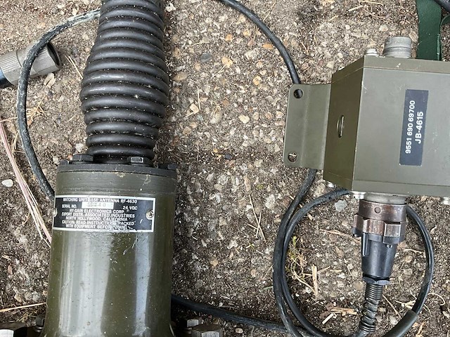 Philips - militaire communicatieapparatuur v.v. radiounits/transceivers. headsets, antenneunit, connectoren en toebehoren - afbeelding 4 van  14